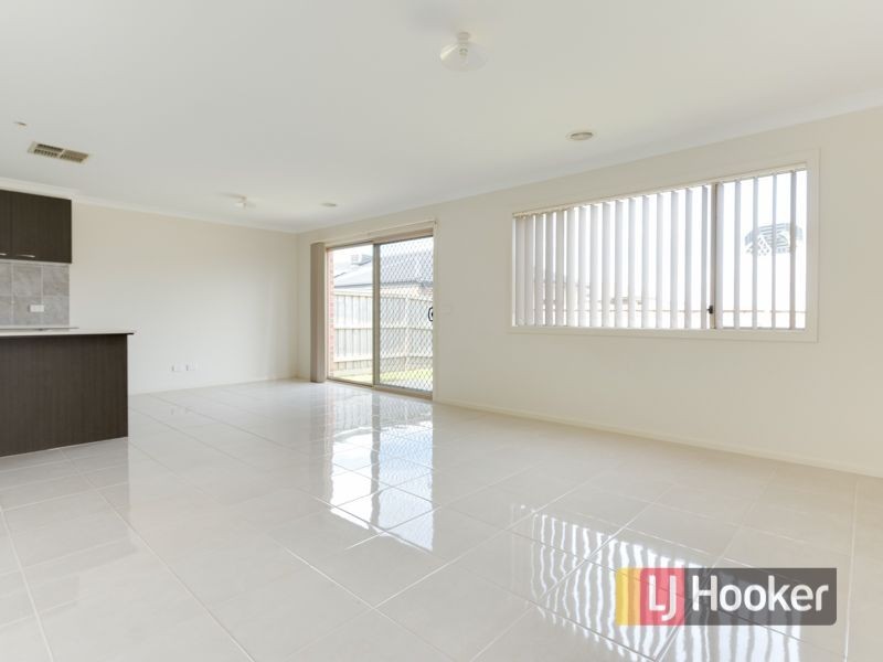 17 Autumn Fields Drive, Cranbourne North VIC 3977