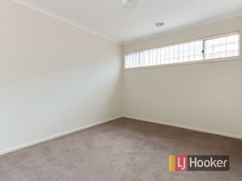 17 Autumn Fields Drive, Cranbourne North VIC 3977