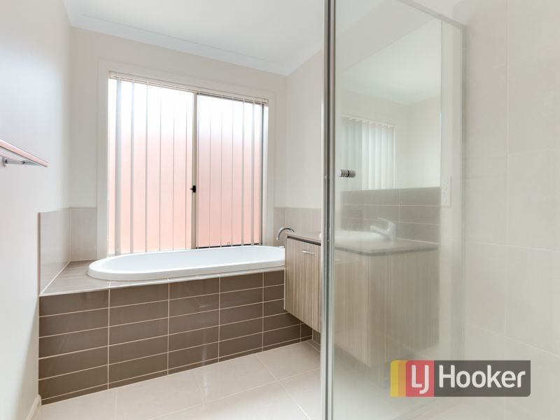 17 Autumn Fields Drive, Cranbourne North VIC 3977