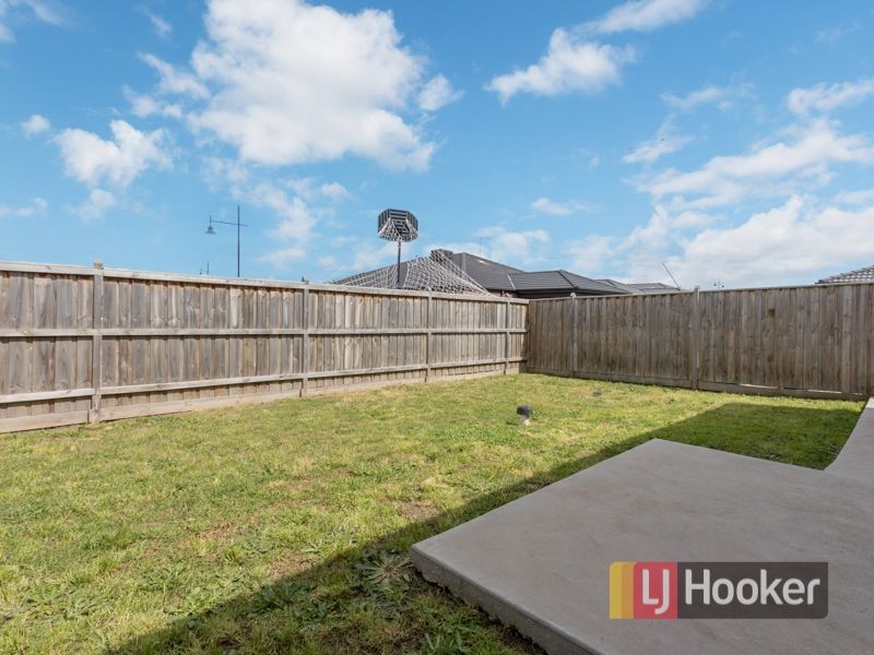 17 Autumn Fields Drive, Cranbourne North VIC 3977