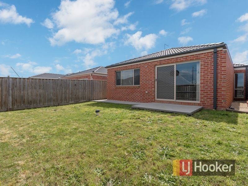 17 Autumn Fields Drive, Cranbourne North VIC 3977