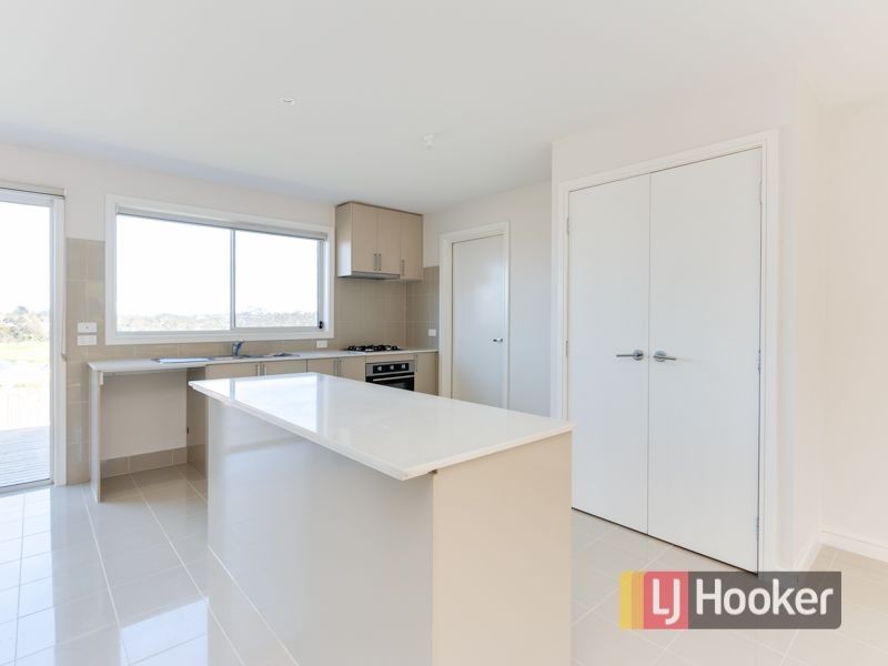 12 Shae Crescent, Drouin VIC 3818