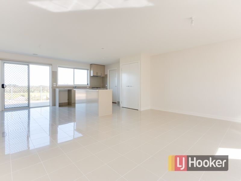 12 Shae Crescent, Drouin VIC 3818