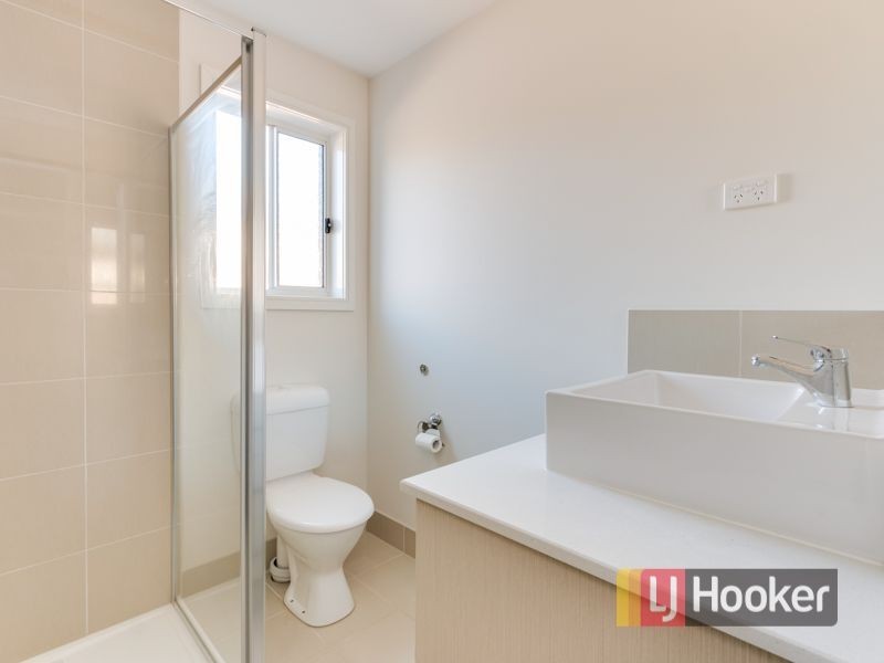 12 Shae Crescent, Drouin VIC 3818