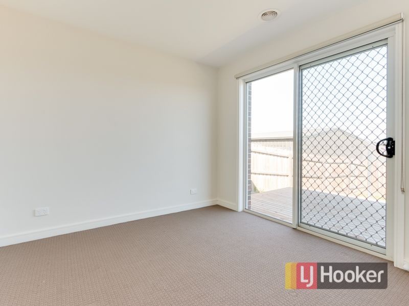 12 Shae Crescent, Drouin VIC 3818