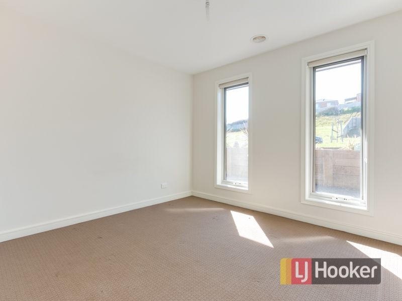 12 Shae Crescent, Drouin VIC 3818