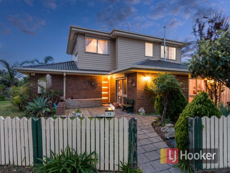 19 Beckington Crescent, Hampton Park VIC 3976