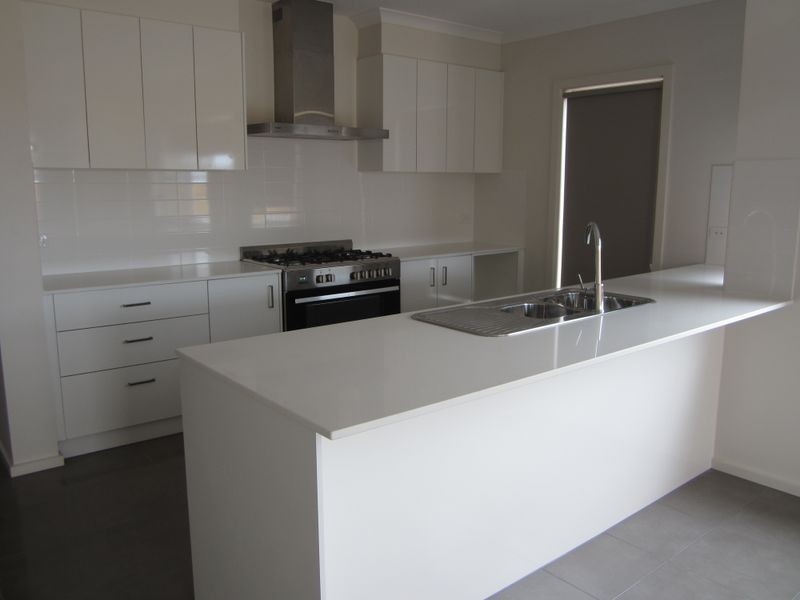 32 Chevrolet Street, Cranbourne East VIC 3977