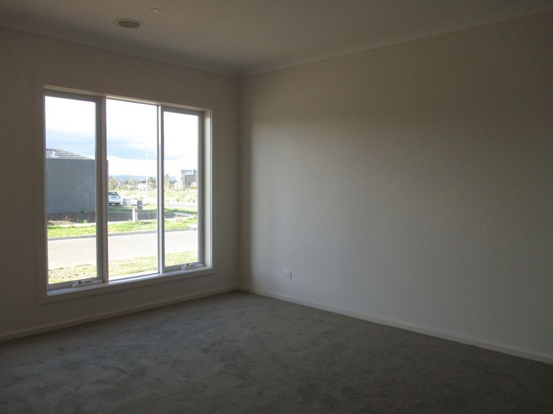 32 Chevrolet Street, Cranbourne East VIC 3977