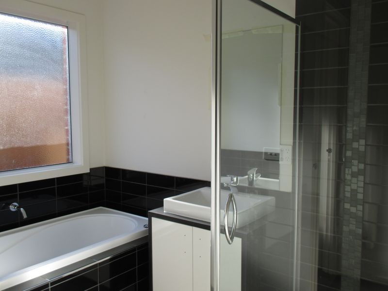 32 Chevrolet Street, Cranbourne East VIC 3977