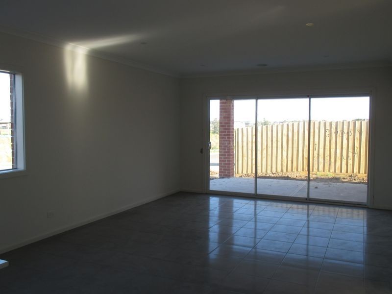 32 Chevrolet Street, Cranbourne East VIC 3977