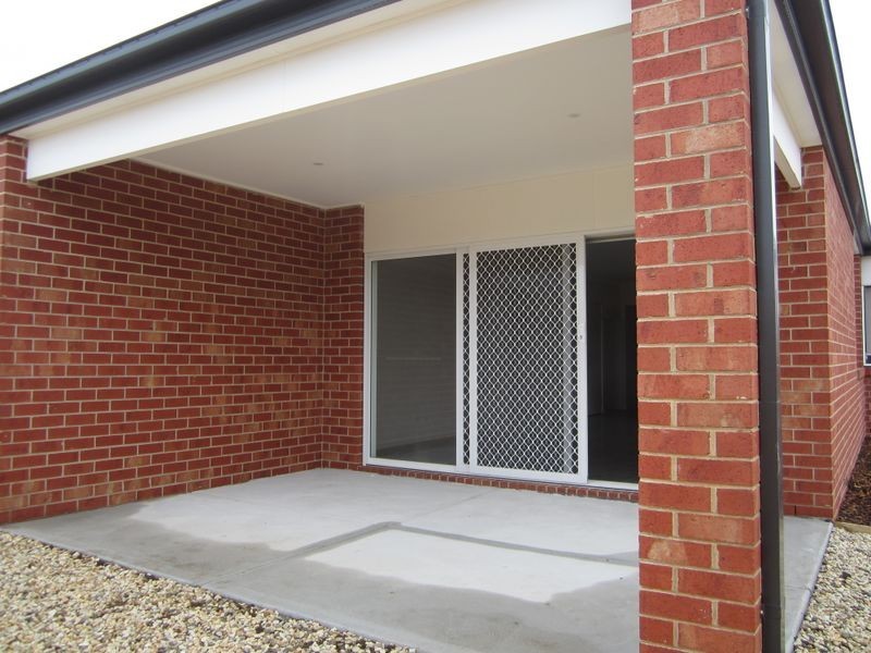 32 Chevrolet Street, Cranbourne East VIC 3977