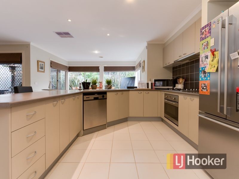 54 Hartsmere Drive, Berwick VIC 3806