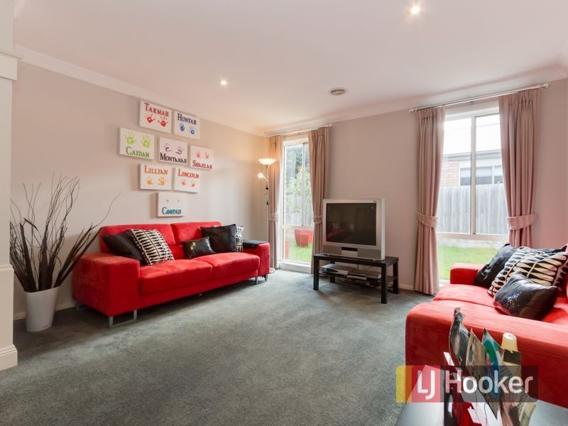 52 Hartsmere Drive, Berwick VIC 3806