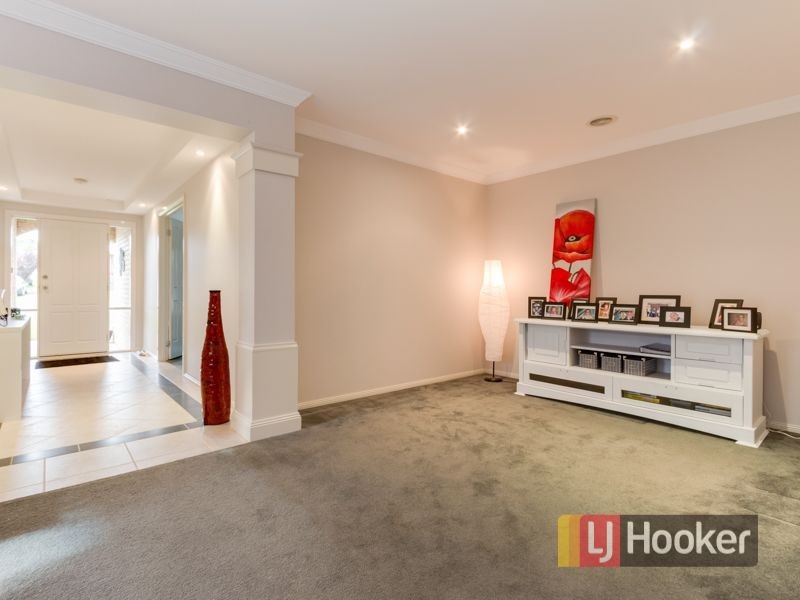 52 Hartsmere Drive, Berwick VIC 3806