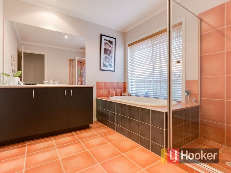 52 Hartsmere Drive, Berwick VIC 3806