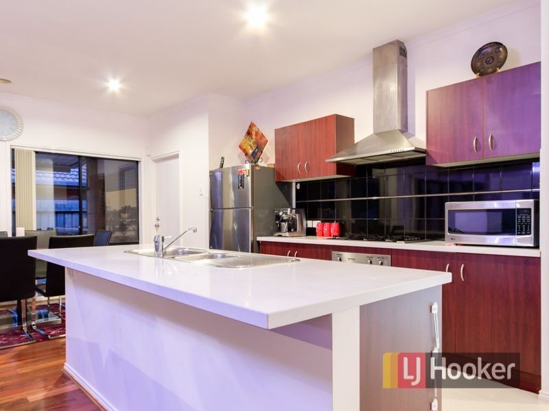 18 St Bernards Crescent, Lynbrook VIC 3975