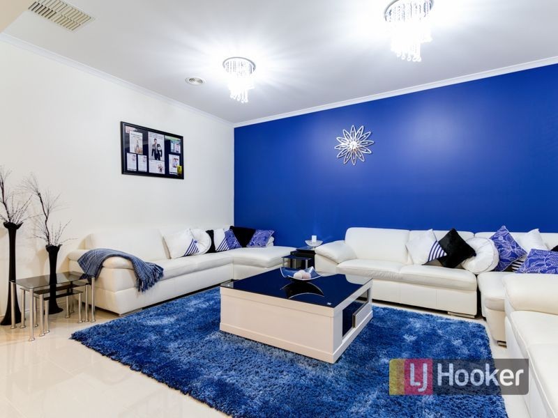 18 St Bernards Crescent, Lynbrook VIC 3975