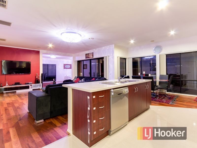 18 St Bernards Crescent, Lynbrook VIC 3975