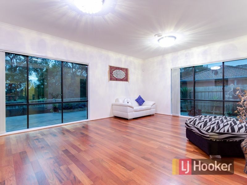 18 St Bernards Crescent, Lynbrook VIC 3975