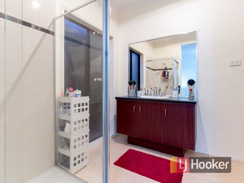 18 St Bernards Crescent, Lynbrook VIC 3975