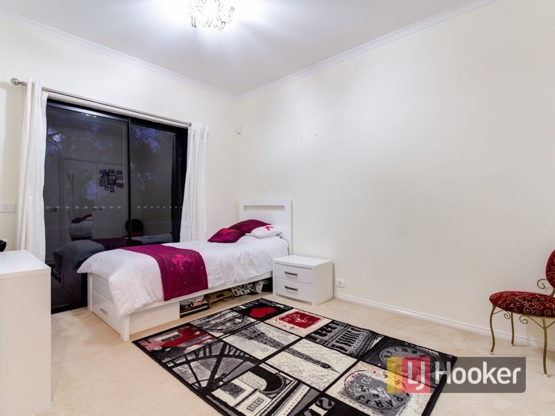 18 St Bernards Crescent, Lynbrook VIC 3975