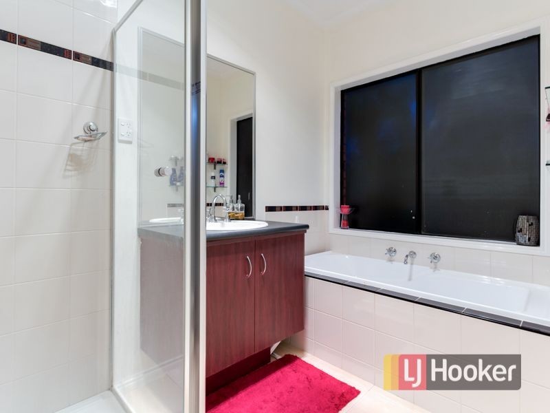 18 St Bernards Crescent, Lynbrook VIC 3975