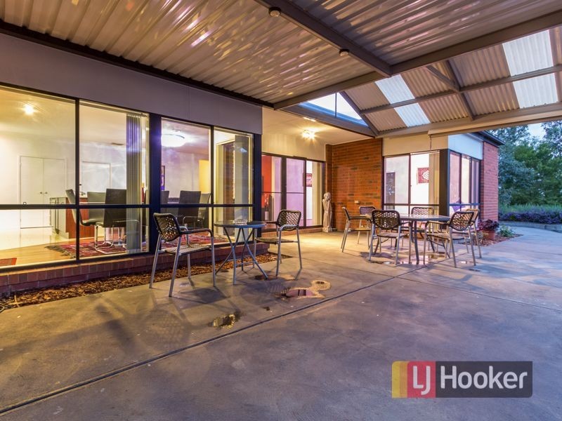 18 St Bernards Crescent, Lynbrook VIC 3975