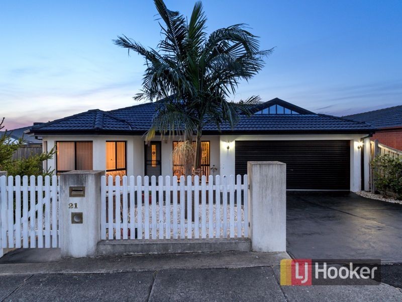 21 Oakland Drive, Hampton Park VIC 3976