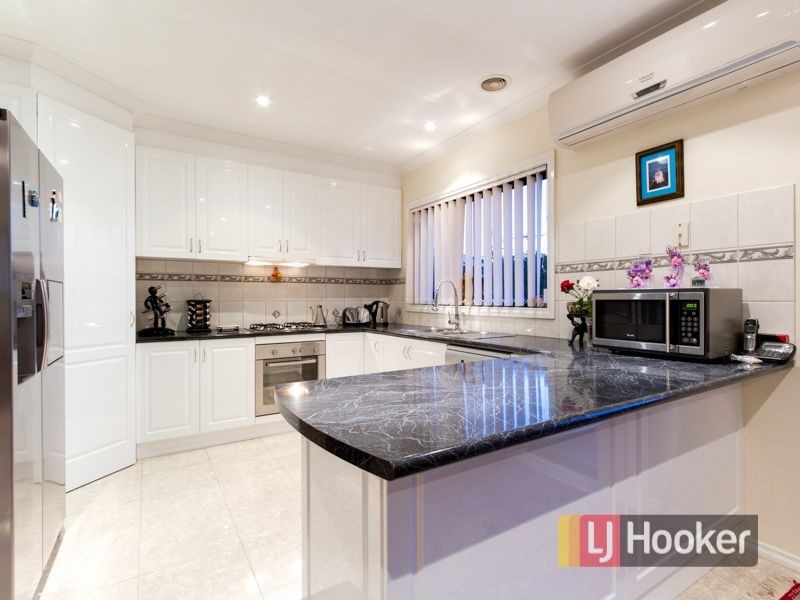 21 Oakland Drive, Hampton Park VIC 3976