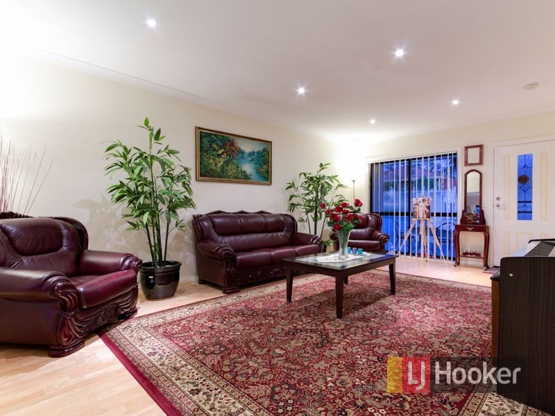 21 Oakland Drive, Hampton Park VIC 3976