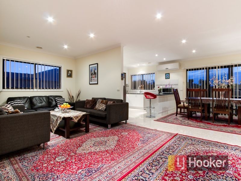 21 Oakland Drive, Hampton Park VIC 3976