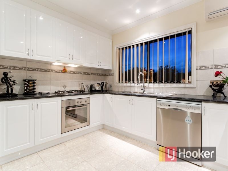 21 Oakland Drive, Hampton Park VIC 3976