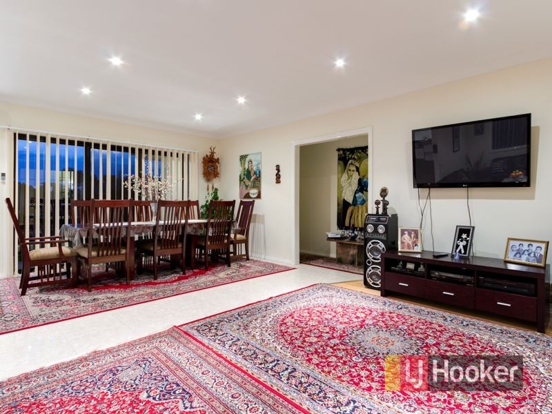 21 Oakland Drive, Hampton Park VIC 3976