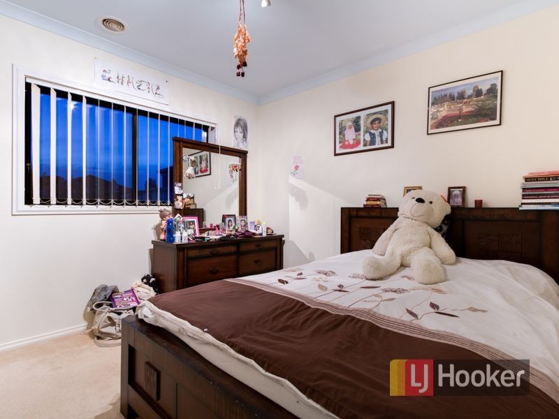 21 Oakland Drive, Hampton Park VIC 3976