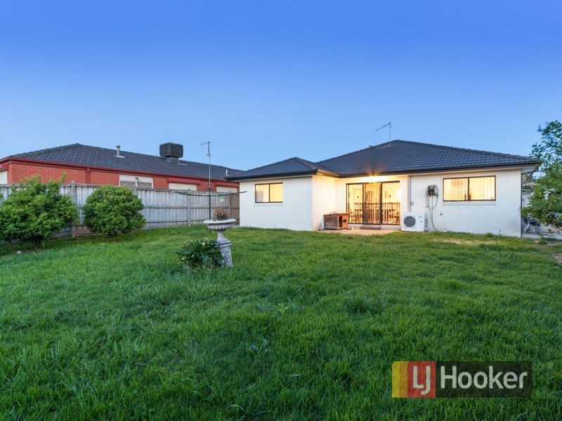 21 Oakland Drive, Hampton Park VIC 3976