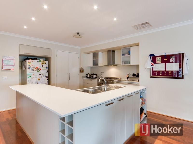 3 Boldrewood Place, Lynbrook VIC 3975
