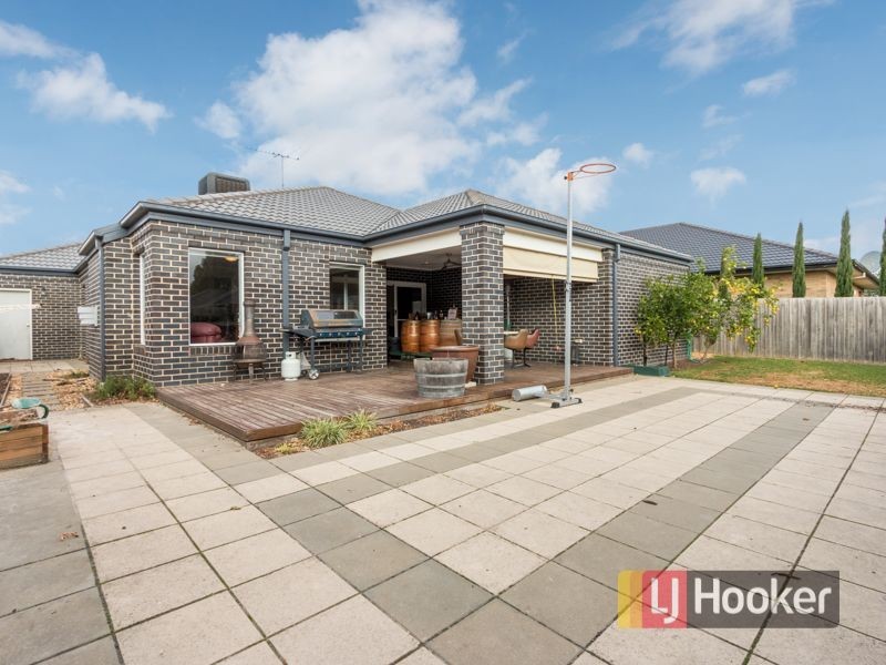 3 Boldrewood Place, Lynbrook VIC 3975