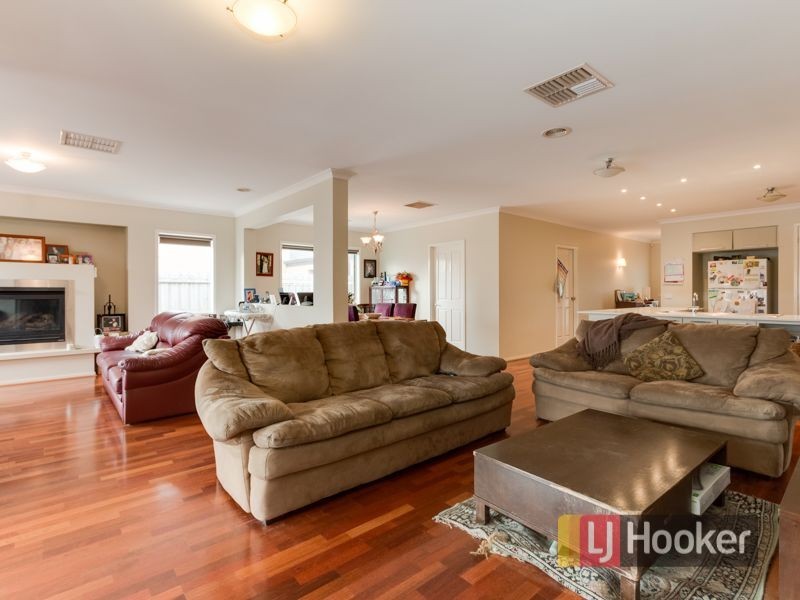 3 Boldrewood Place, Lynbrook VIC 3975