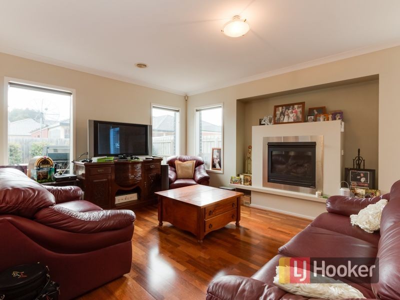 3 Boldrewood Place, Lynbrook VIC 3975