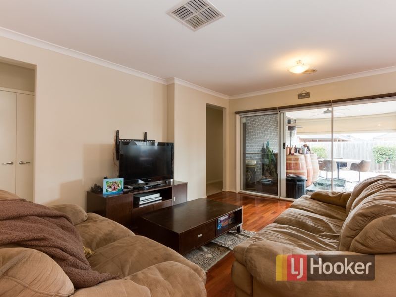 3 Boldrewood Place, Lynbrook VIC 3975