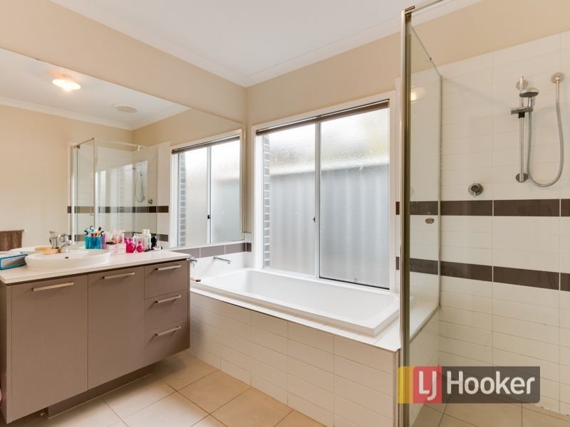 3 Boldrewood Place, Lynbrook VIC 3975