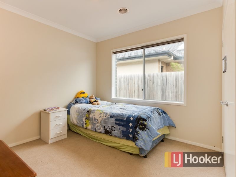 3 Boldrewood Place, Lynbrook VIC 3975