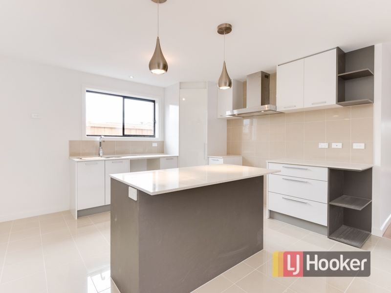 55 Mickleham Drive, Cranbourne North VIC 3977