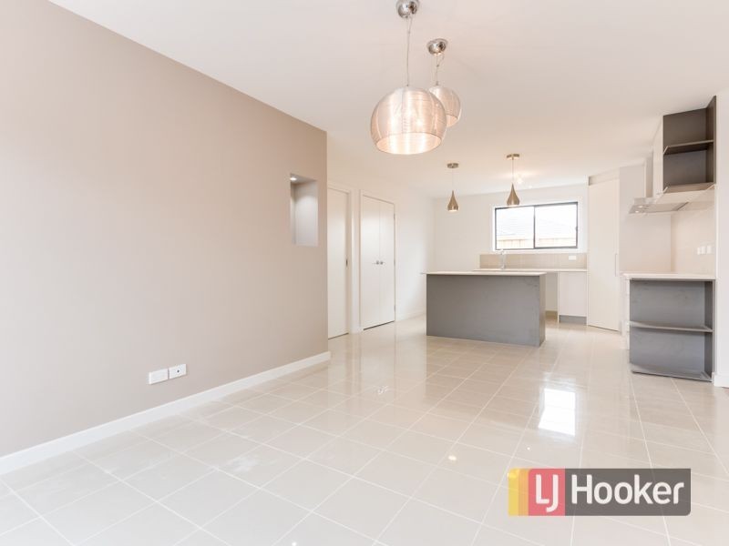 55 Mickleham Drive, Cranbourne North VIC 3977