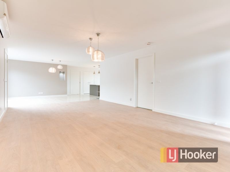 55 Mickleham Drive, Cranbourne North VIC 3977
