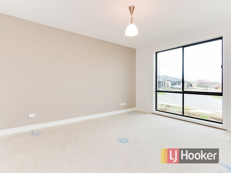 55 Mickleham Drive, Cranbourne North VIC 3977
