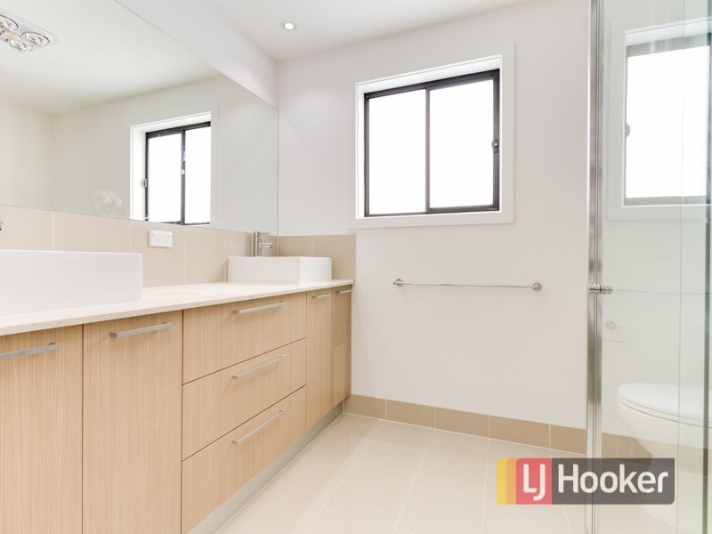 55 Mickleham Drive, Cranbourne North VIC 3977