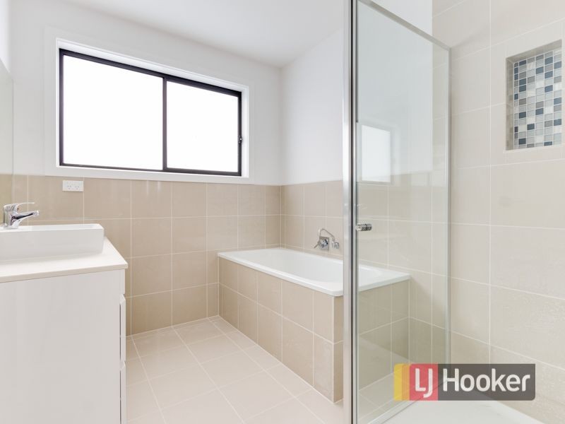 55 Mickleham Drive, Cranbourne North VIC 3977