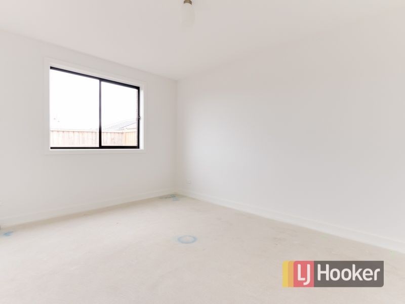 55 Mickleham Drive, Cranbourne North VIC 3977